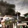 Cháy nhà trong hẻm ở TP Hồ Chí Minh, nhiều tài sản bị thiêu rụi