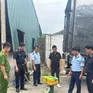 Phát hiện kho lạnh chứa 25 tấn mực, chân gà, sách bò bốc mùi, không rõ nguồn gốc