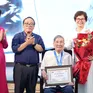 Nhạc sĩ Phạm Tuyên được trao giải Hiệp sĩ Dế mèn