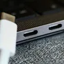 Sạc smartphone bằng bộ sạc USB-C của laptop liệu có an toàn?