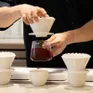 Thủ phủ cà phê ‘xứ sở kim chi’: Nơi hương vị quyện cùng gió biển và những đôi tay nghệ nhân