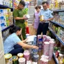 Phát hiện gần 200 sản phẩm sữa bột cho trẻ em nhập lậu, 150 kg chân gà không rõ nguồn gốc