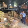 Phát hiện kho hàng lậu 'khủng' chứa chân gà, xúc xích đã bị thối rữa