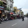 Nhiều hộ kinh doanh trên "đất vàng" Hà Nội đóng cửa bất thường
