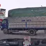 Xe tải đi ngược vòng xuyến khi qua nút giao gây mất an toàn giao thông