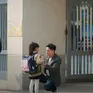 Cầu vồng ở phía chân trời - Tập 1: Cuộc đụng độ của hai phụ huynh đơn thân giành chỗ để xe