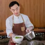 Hành trình truyền lửa đam mê nấu ăn của chàng bếp trưởng gây sốt TikTok