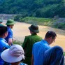 Lào Cai: Huy động hàng chục người tìm kiếm 2 nạn nhân mất tích khi bơi qua sông