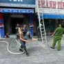 Cháy quán lẩu gà ở TP Hồ Chí Minh, cảnh sát giải cứu 7 người thoát nạn