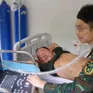 Đảo Trường Sa cấp cứu kịp thời ngư dân tàu cá Quảng Nam bị đau quặn thận