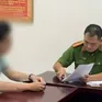 Nam thanh niên “thoát y” đuổi theo cô gái lúc nửa đêm