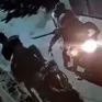 2 thanh niên Hà Nội bị đuổi đến tận cổng, cướp chỉ lấy được... vỉ kẹo cao su