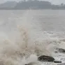 Bão số 1 di chuyển theo hướng Tây Tây Bắc, biển động rất mạnh