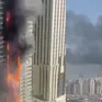 Hỏa hoạn bao trùm tòa nhà chọc trời ở Dubai, gần 4.000 cư dân tháo chạy trong đêm