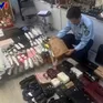 Mua hàng fake, người tiêu dùng có tiếp tay cho tội phạm?