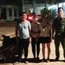 Suýt bị lôi kéo vào quán karaoke, bé gái 13 tuổi được công an xã đưa về kịp thời