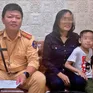 CSGT tìm người thân cho bé trai 6 tuổi đi lạc ở bến xe Mỹ Đình