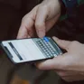 Áo cho phép cảnh sát giám sát tin nhắn để ngăn khủng bố