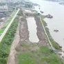 Hố sâu chạy dọc chân đê: Doanh nghiệp "thu hồi vốn", đê điều mất an toàn