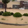 Bão nhiệt đới Chantal đổ bộ vào bang North Carolina (Mỹ) gây lũ quét 