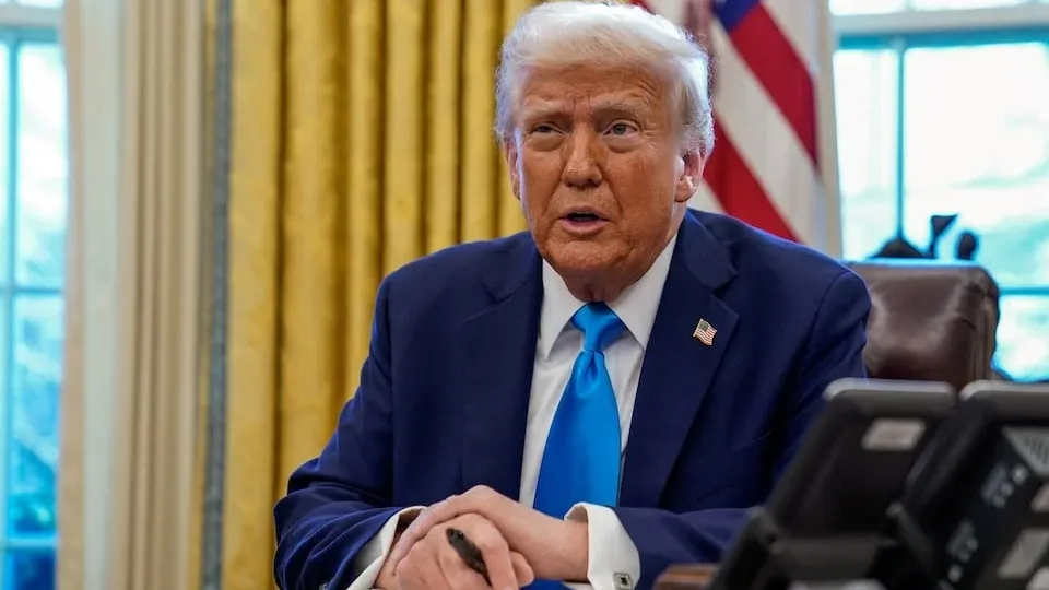 Trump Kiếm Hàng Trăm Triệu Đô Từ Tiền Điện Tử, Golf và Hợp Đồng Bản Quyền